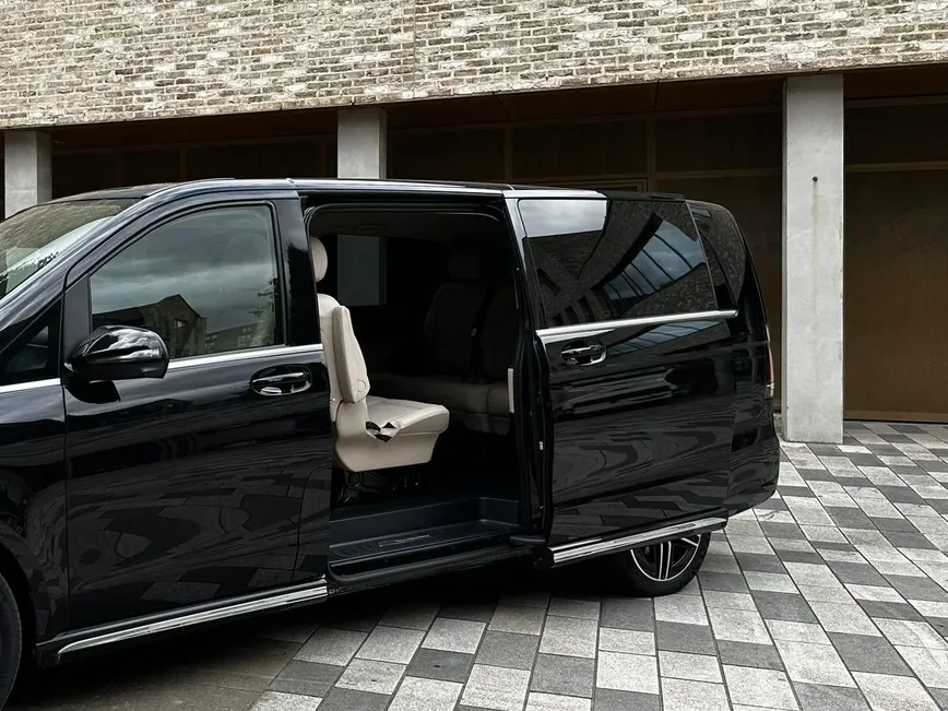 Mercedes V-Class side view in London